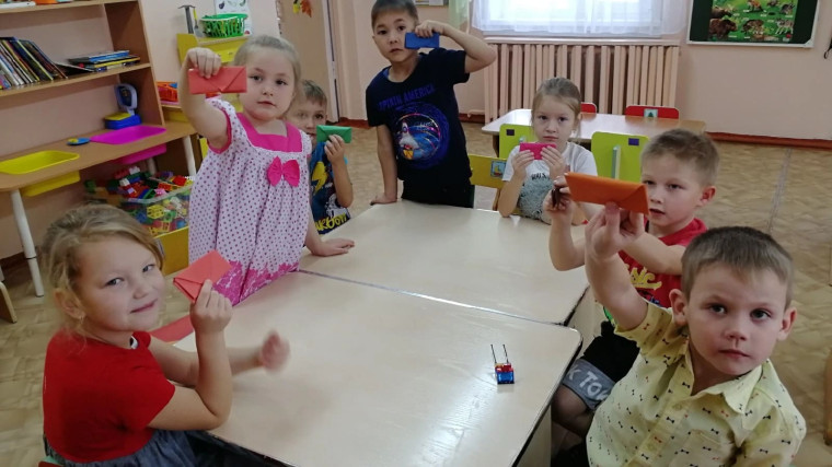 В  дошкольной группе  «Капелька»  МОУ Самарская СОШ с 25  по 29  декабря 2023 года проходила неделя финансовой грамотности..